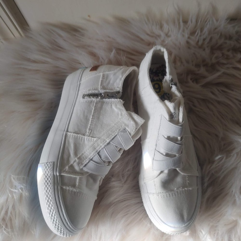 Blowfish Malibu Mamba Womens White Color Washed Canvas Sneakers Size 9 NIB